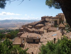080-2011-07-21-Uitzicht-van-en-over-Volterra